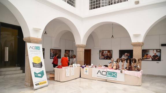Mercadillo en el patio de la Asamblea.