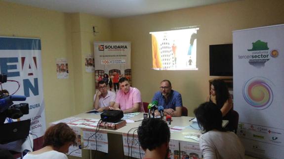 Un momento del acto celebrado en la sede de EAPN-Extremadura.