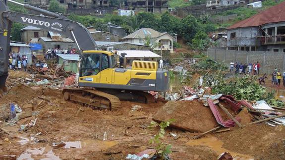 Trabajos de reconstrucción tras las inundaciones.