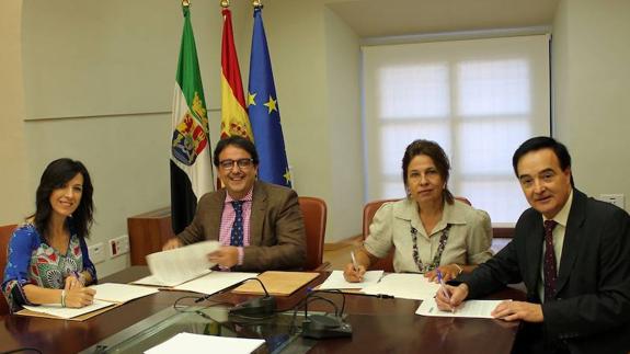Gutiérrez, Vergeles, Blanco-Morales y Gumiel firmaron el convenio.