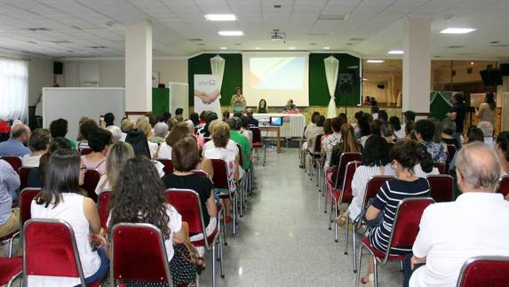 Primer encuentro de la Asociación de Familiares de Enfermos de Alzheimer en Jerez de los Caballeros y en la comarca Sierra Suroeste.