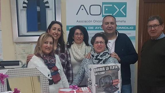 Voluntarios valverdeños y miembros de la AOEx.