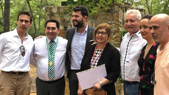 Rosario Cordero y Álvaro Sánchez-Cotrina durante una de las actividades programadas en la visita que está llevando a cabo la delegación extremeña en Bolivia de la mano de Felcolde.