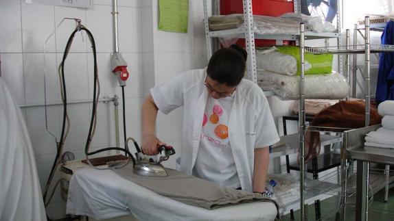 La fundación trabaja en la inserción laboral de personas con discapacidad.