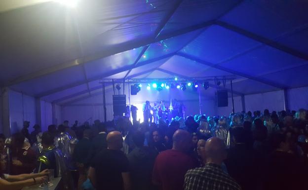 Peña El Desmadre, Los Palomos y Los SinAnibal fueron los ganadores del concurso de carrozas y comparsas