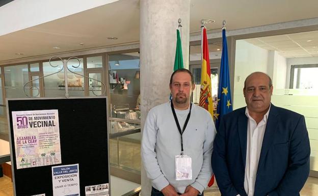 Raúl Miranda y Ángel Marcos, alcalde de Talayuela y Presidente de la Asociación de Vecinos de la localidad representaron a la localidad en la cumbre de la CEAV 