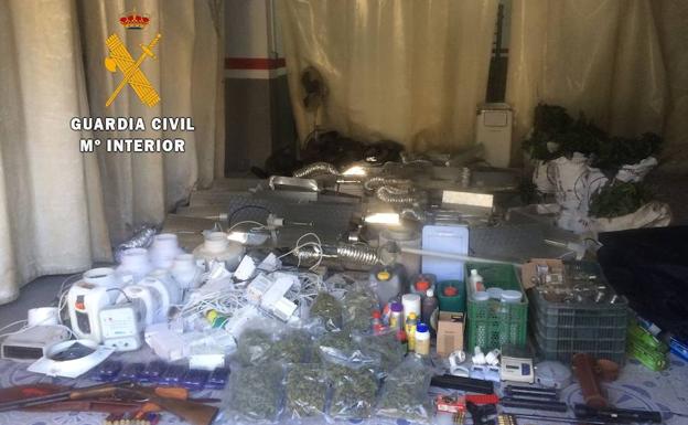 La Guardia Civil localiza y desmantela 4 plantaciones de marihuana tipo «Indoor» en una explotación ganadera de Tiétar
