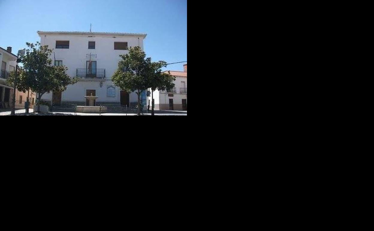 El Ayuntamiento de Talayuela niega que el alcalde vaya a cobrar 3.400 euros al mes