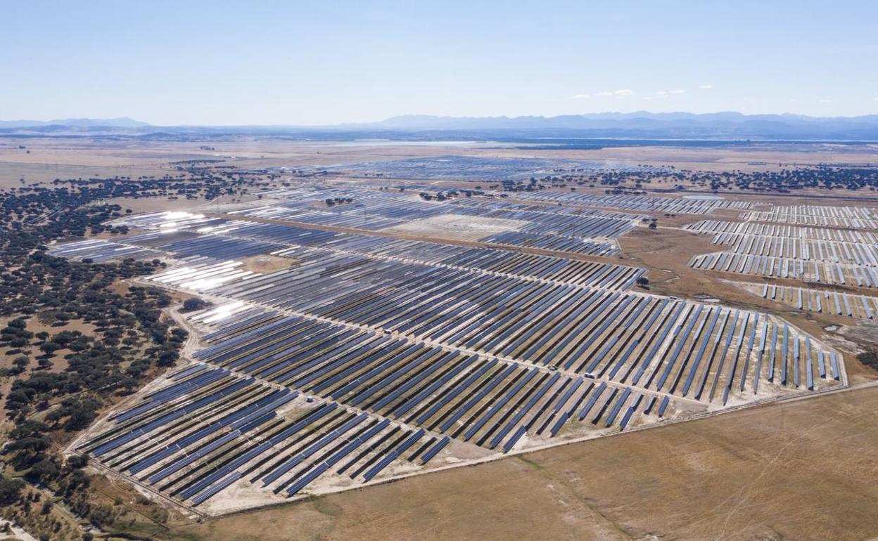 La planta solar de Talayuela cambia de dueño