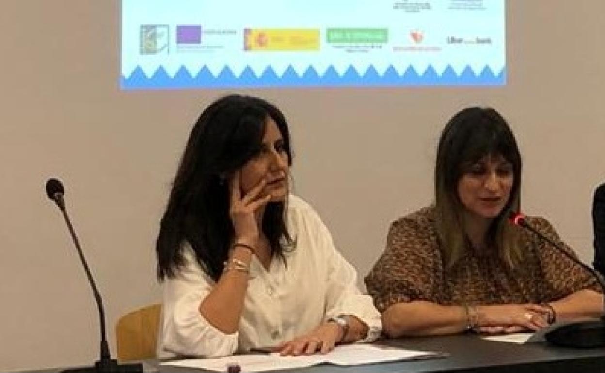 La gerente y la presidenta de Arjabor en la sede del colectivo 