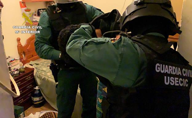 Dos detenidos y un investigado en la provincia de Cáceres acusados de robos en viviendas