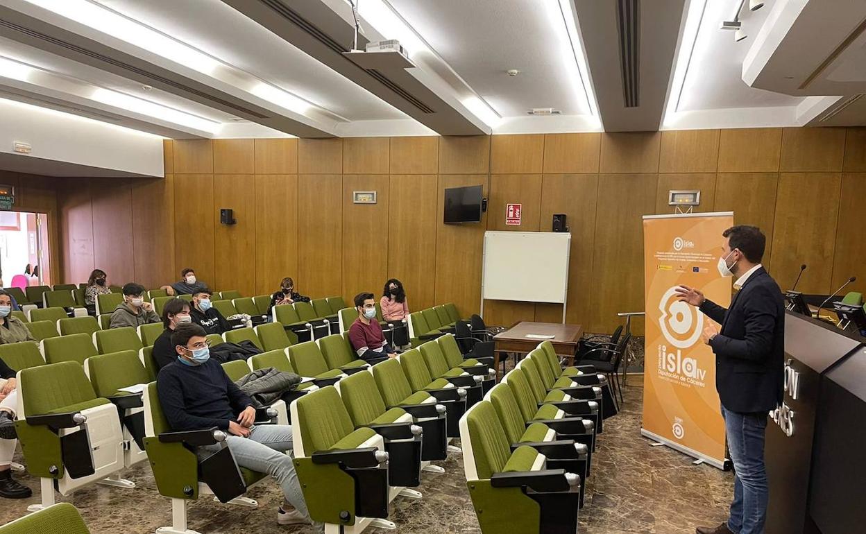 Más de 200 personas se forman en 17 cursos del proyecto de inserción social y laboral ISLA IV de la Diputación de Cáceres