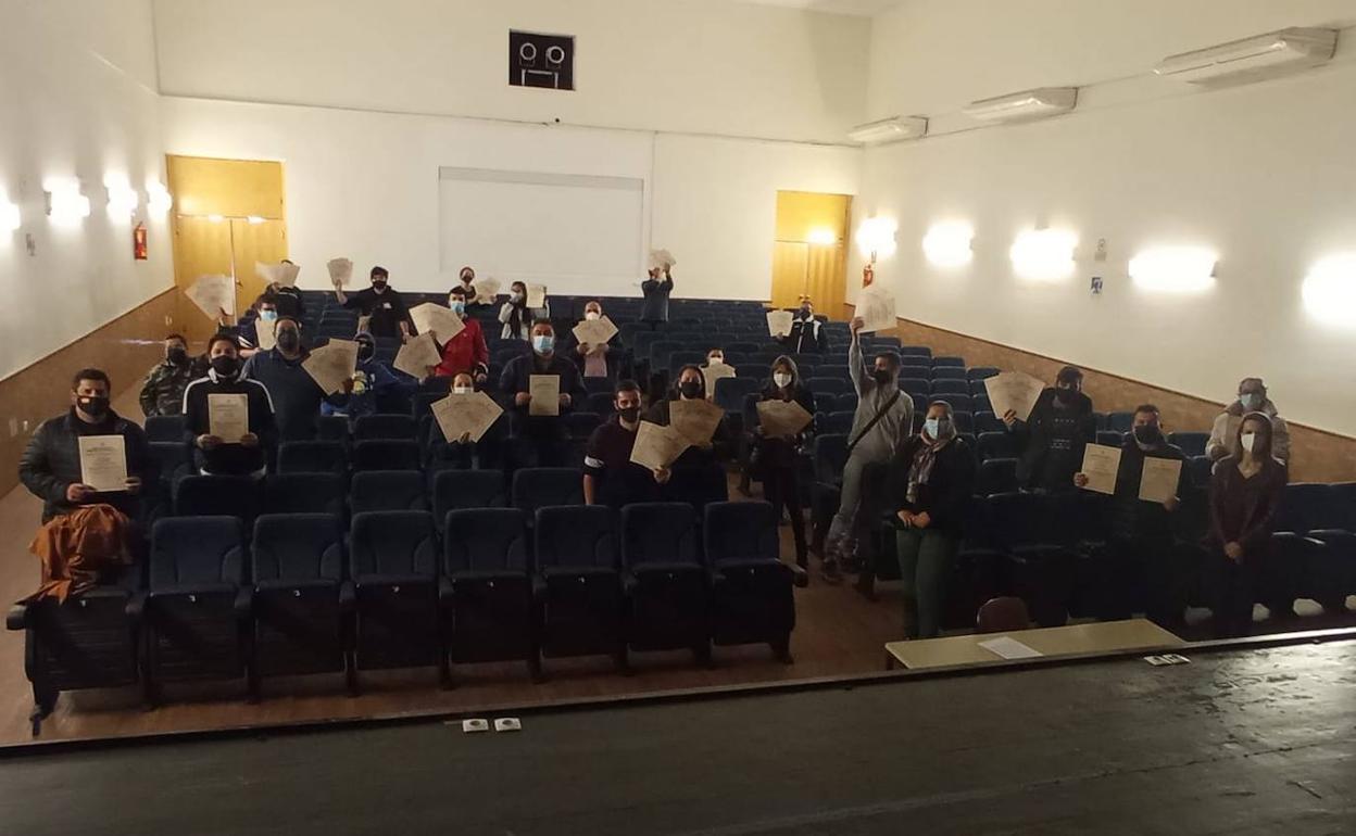 25 vecinos se forman en el manejo de maquinaria