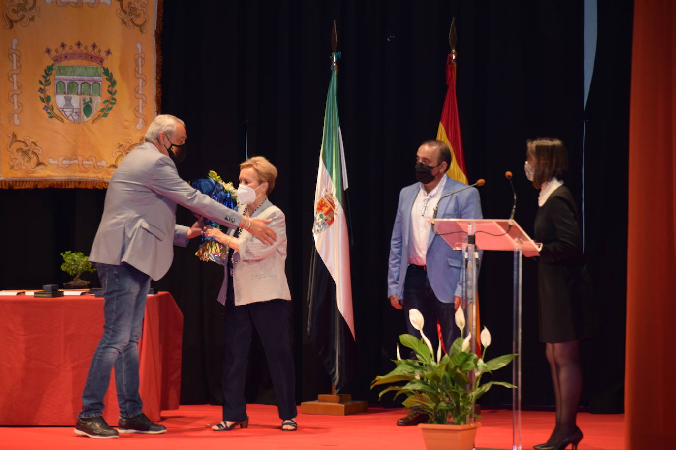 Fotos: FotoGalería Nombramiento oficial del Cronista de Talayuela y Acto homenaje a los alcaldes de la democracia