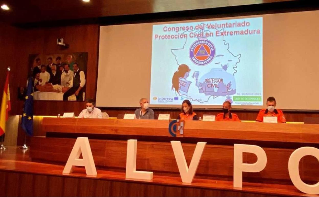 Protección Civil de Talayuela participa en el Congreso del Voluntariado sobre reglamentación y redes de alerta temprana 