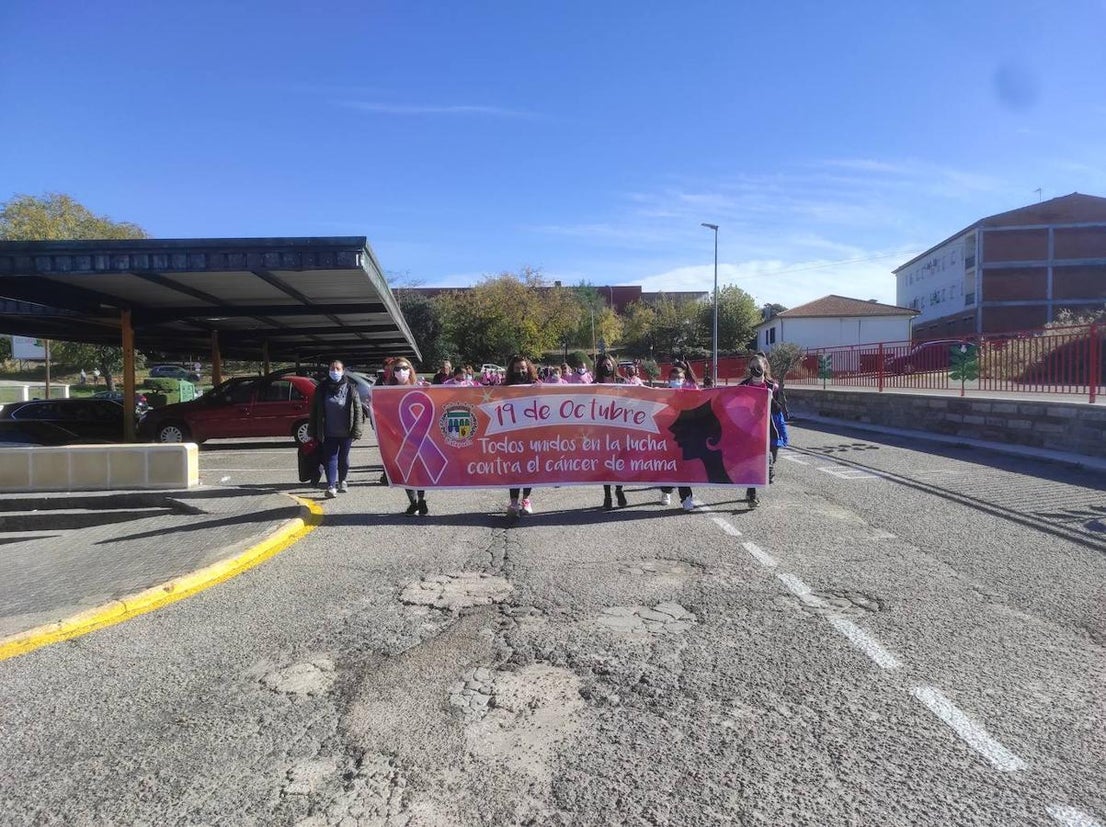 Fotos: Talayuela se vuelve a teñir de rosa