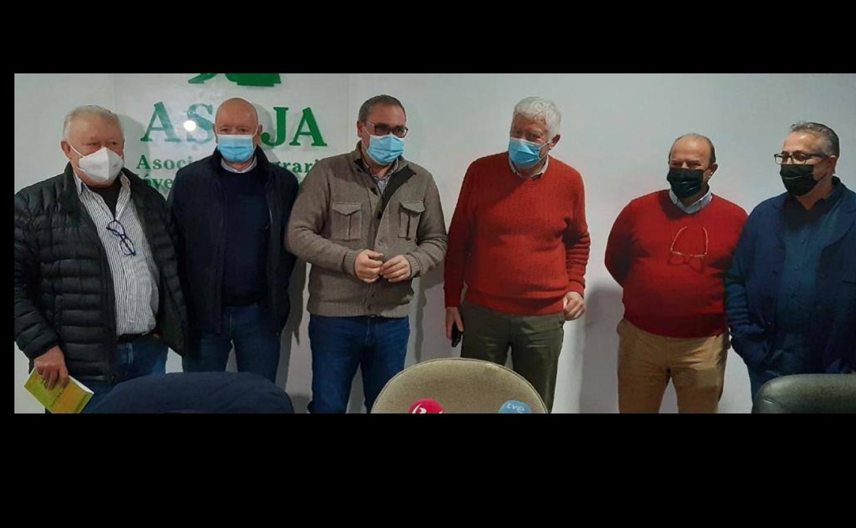 Las organizaciones agrarias y cooperativas extremeñas llegan a un acuerdo con Cetarsa que recoge una subida de los precios