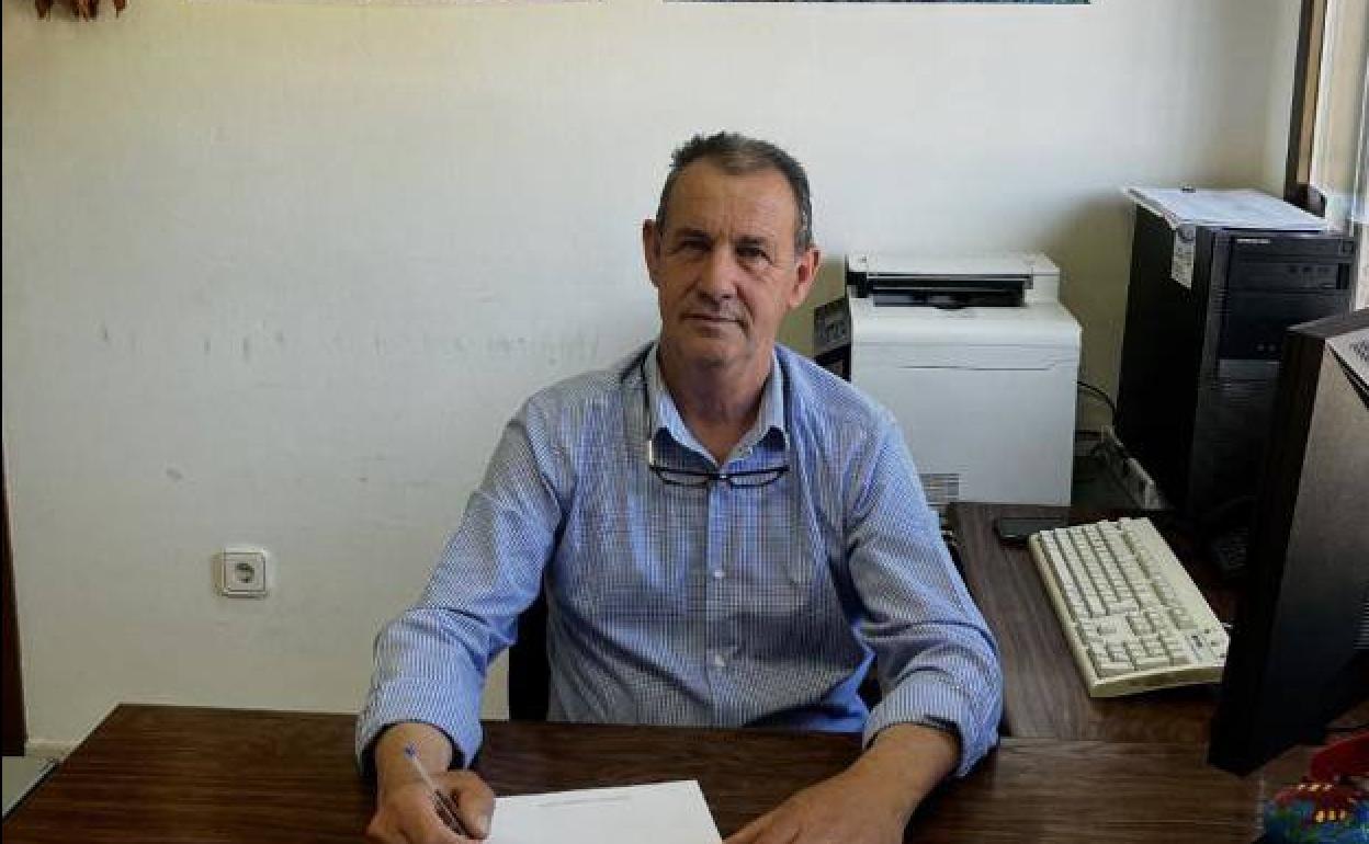 Pérez en su puesto de trabajo, en las instalaciones de la Asociación. / L.M.P.