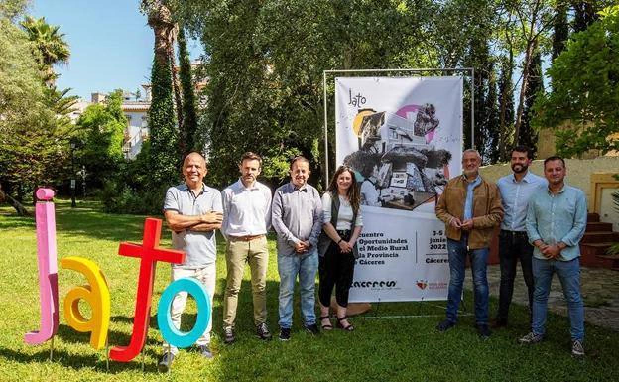 La Comisión de Reto Demográfico de la FEMP se reúne en la Diputación de Cáceres como antesala del Encuentro de Oportunidades JATO