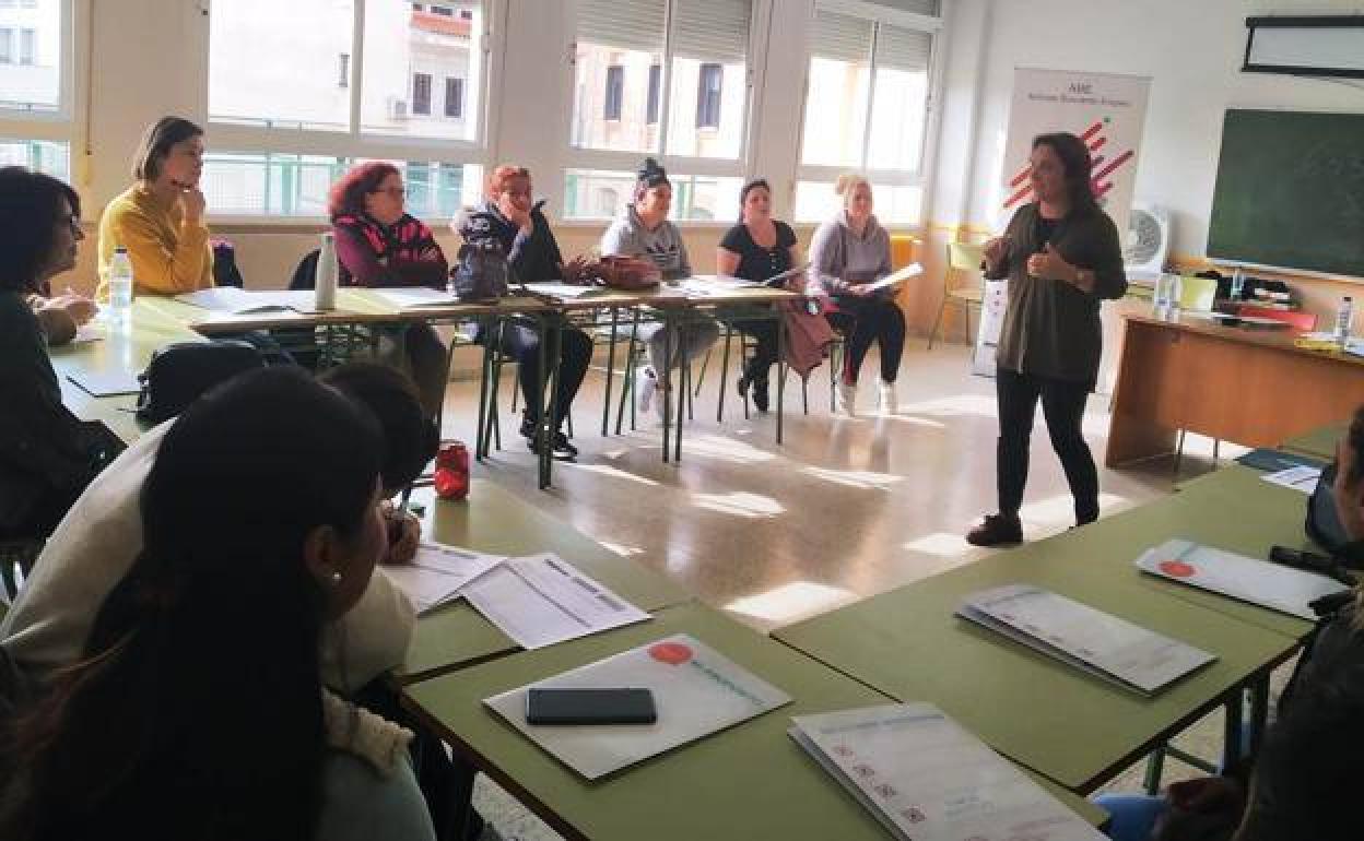 La Fundación Mujeres reanuda programas para distintos perfiles