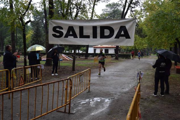 Fotos: Aned organiza la primera edición de la carrera popular 'Pinar de Talayuela'