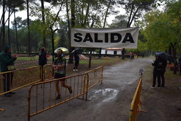 Fotos: Aned organiza la primera edición de la carrera popular &#039;Pinar de Talayuela&#039;