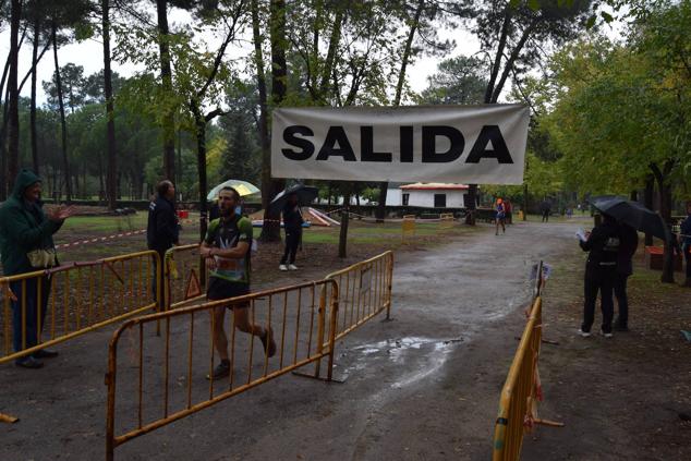 Fotos: Aned organiza la primera edición de la carrera popular 'Pinar de Talayuela'