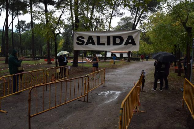 Fotos: Aned organiza la primera edición de la carrera popular 'Pinar de Talayuela'