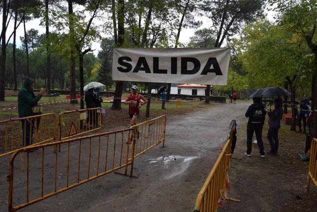 Fotos: Aned organiza la primera edición de la carrera popular 'Pinar de Talayuela'