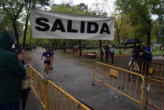 Fotos: Aned organiza la primera edición de la carrera popular 'Pinar de Talayuela'