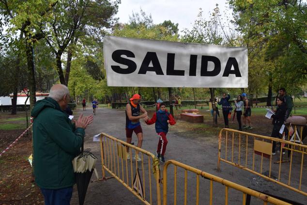 Fotos: Aned organiza la primera edición de la carrera popular &#039;Pinar de Talayuela&#039;