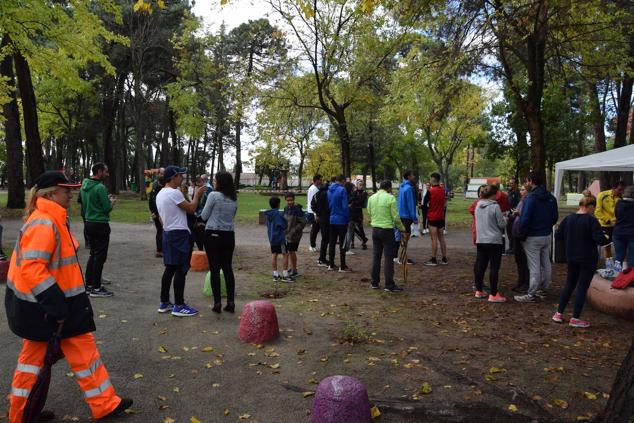 Fotos: Aned organiza la primera edición de la carrera popular 'Pinar de Talayuela'