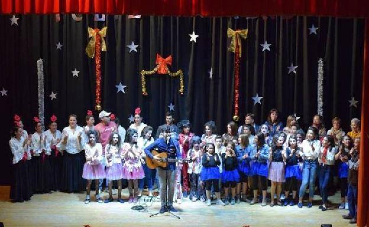 Esta tarde, disfruta en Talayuela con la Gala Solidaria de Navidad