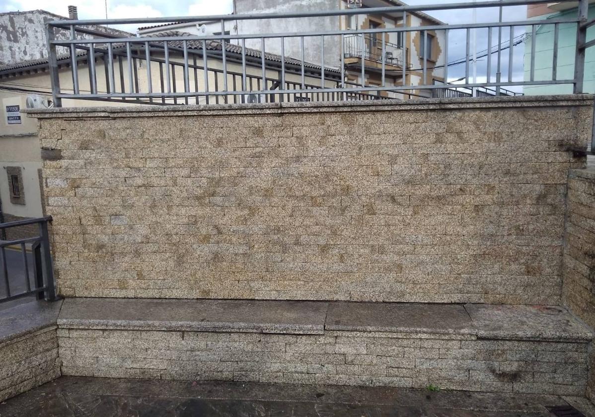 El Ayuntamiento de Talayuela pone remedio a las pintadas