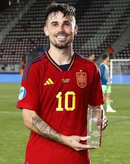 Rodri Sánchez con la camiseta de la selección española.