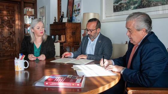 La Diputación y el Colegio Notarial de Extremadura firman un convenio para facilitar la gestión de impuestos
