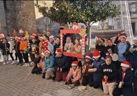 Maestra y alcalde a las puertas del Ayuntamiento