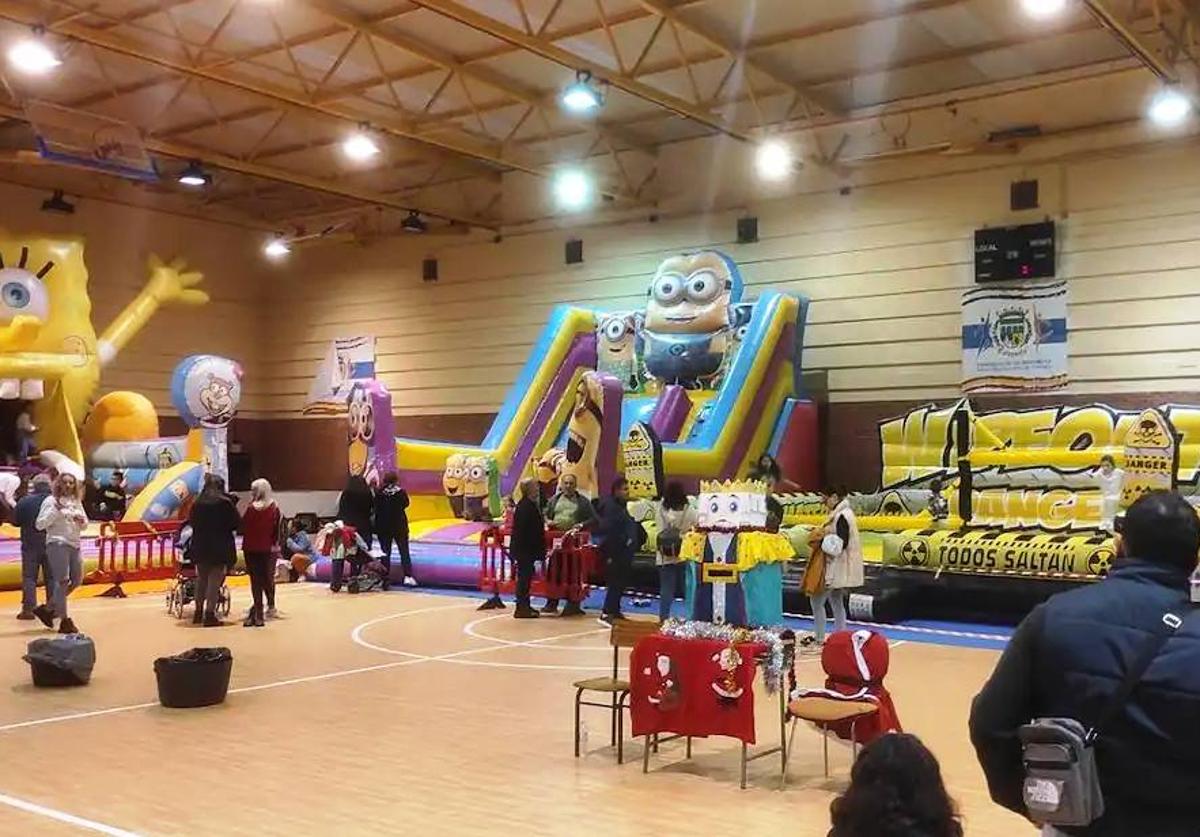 Atracciones infantiles en el interior del pabellón