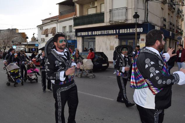 Fotos: Desfile de carrozas y comparsas Talayuela 2023