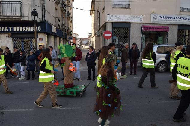 Fotos: Desfile de carrozas y comparsas Talayuela 2023