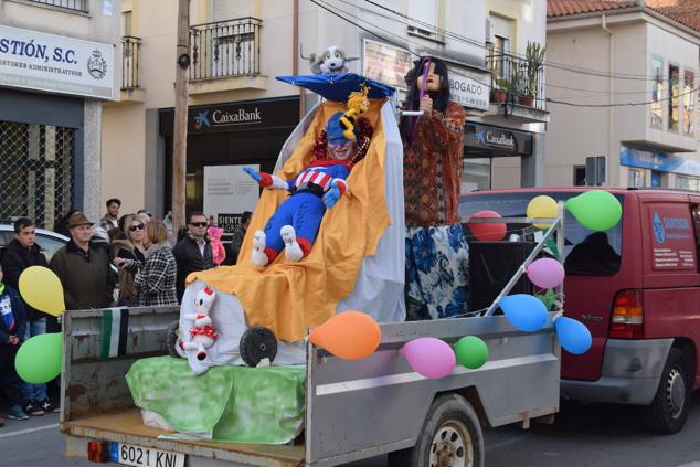Fotos: Desfile de carrozas y comparsas Talayuela 2023