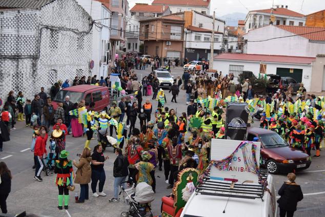 Fotos: Desfile de carrozas y comparsas Talayuela 2023