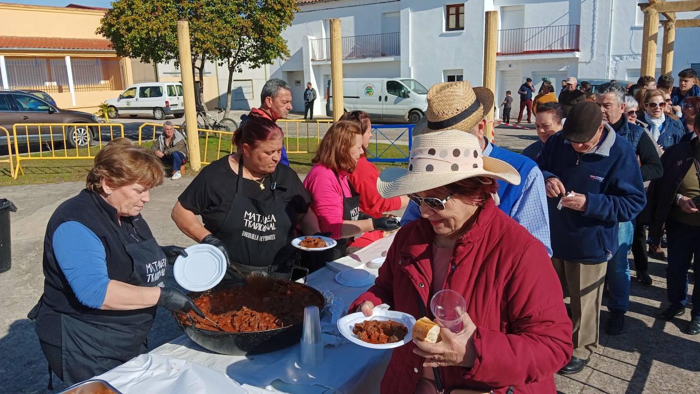 Barquilla de Pinares celebra su tradicional matanza anual