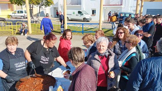 Barquilla de Pinares celebra su tradicional matanza anual