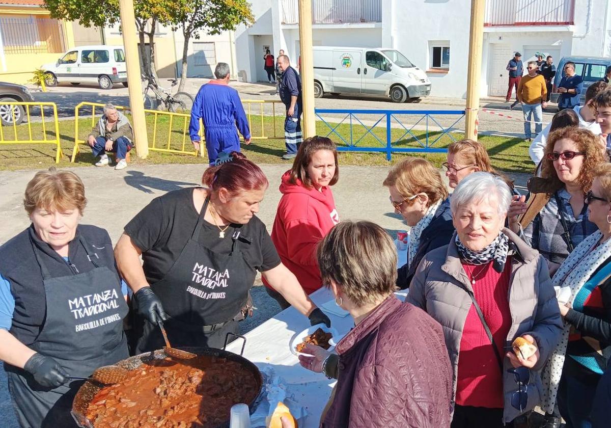 Barquilla de Pinares celebra su tradicional matanza anual