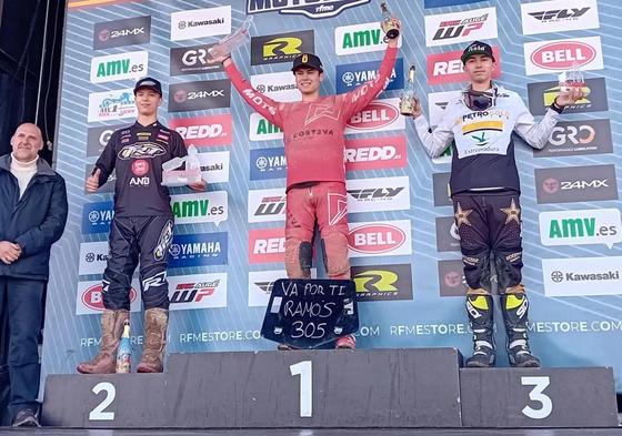 Mario Moreno en el tercer cajón del podio