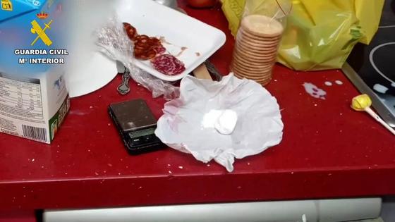 La Guardia Civil desarticula un punto de venta de drogas y detiene a dos personas