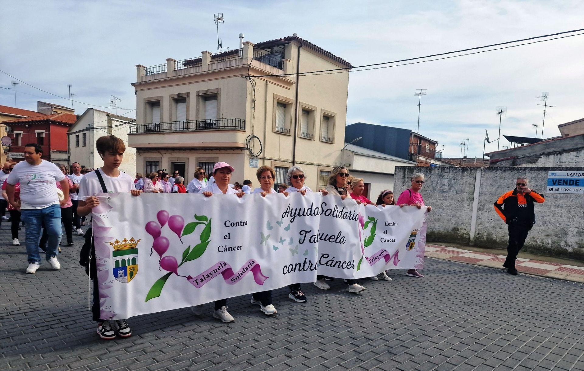 Talayuela se 'tiñe' de rosa