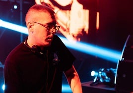 El dj talayuelano Freddy Cocoon en plena actuación