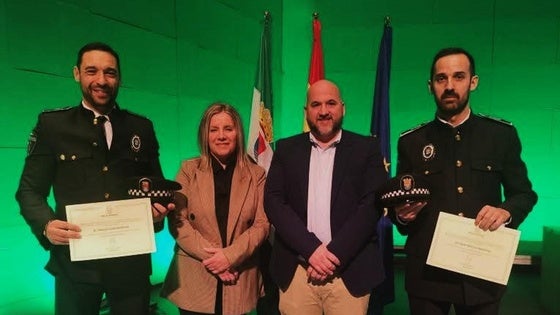 Los policías que ayudaron en la DANA son reconocidos por el 112 Extremadura